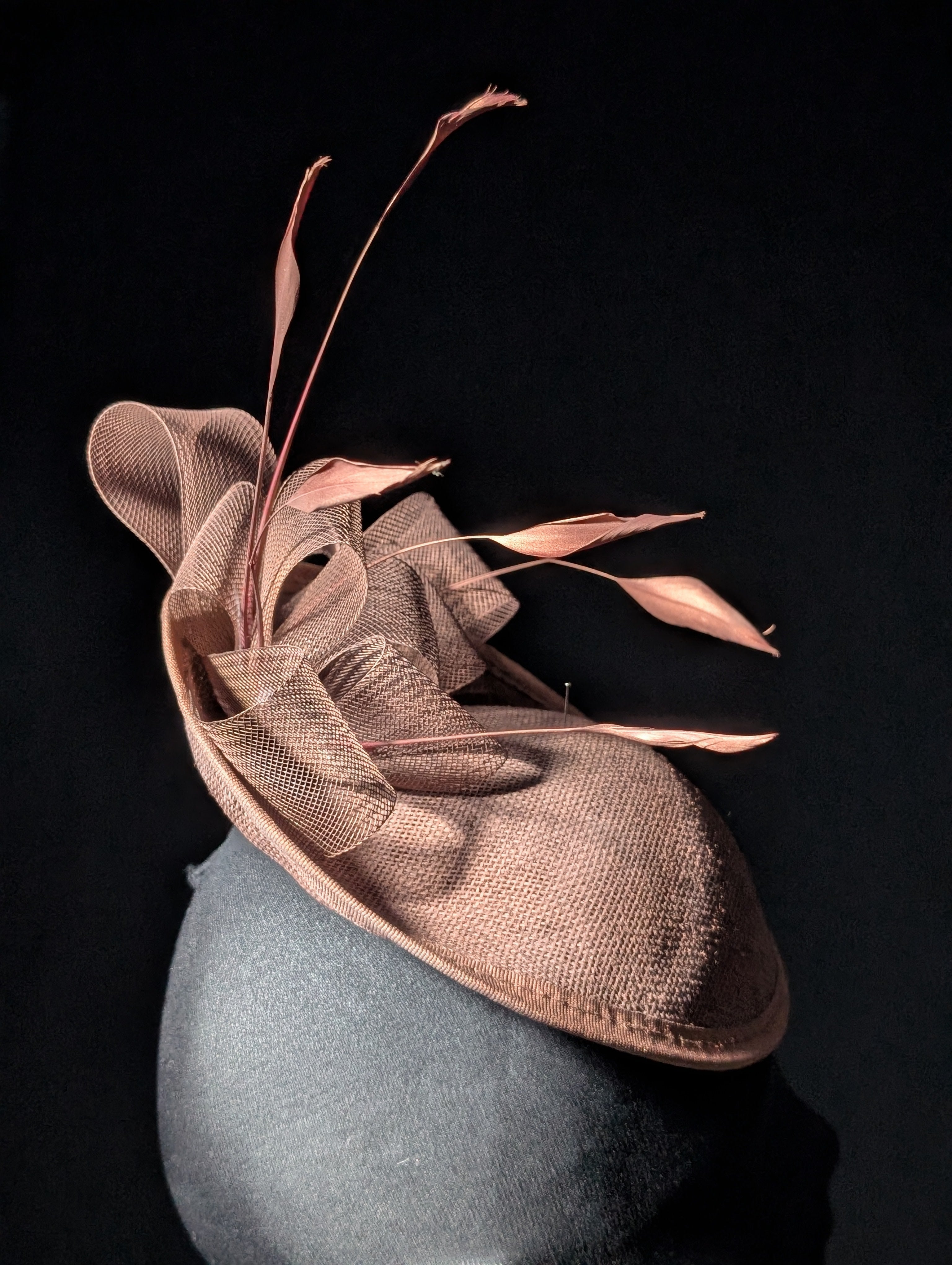 Tocado plato color tabaco